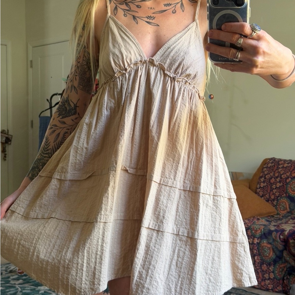Elegant Beige Sleeveless Dress